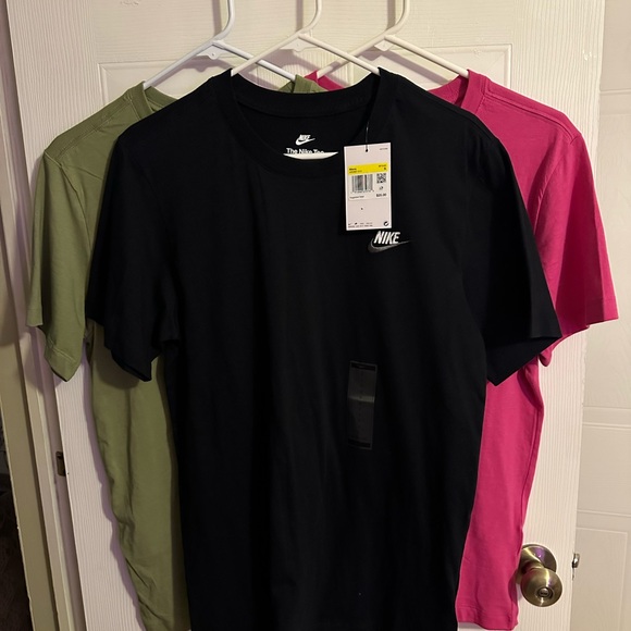 Nike T-Shirts - Picture 3 of 3